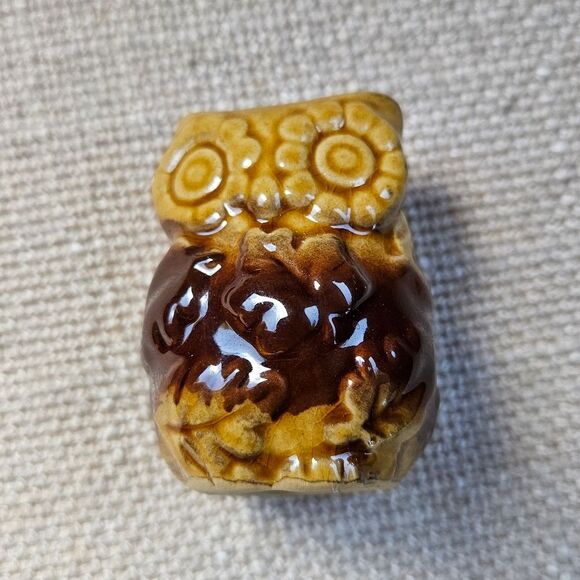 Vintage Two Toned Brown Ceramic Owl & Leaf Salt & Pepper Shakers - Picture 8 of 9